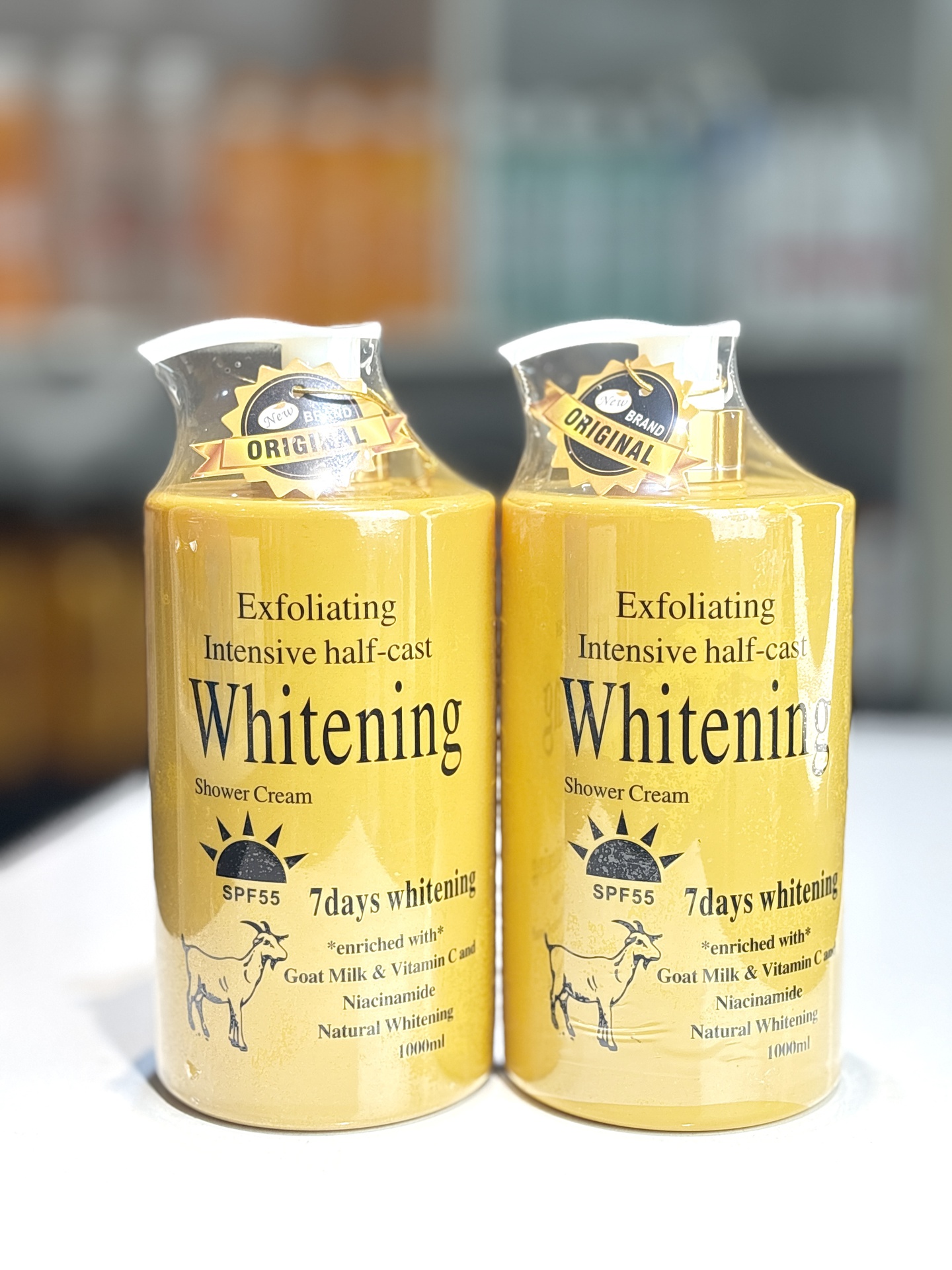 Exfoliting Intensive half-cast Whitening Shower Cream